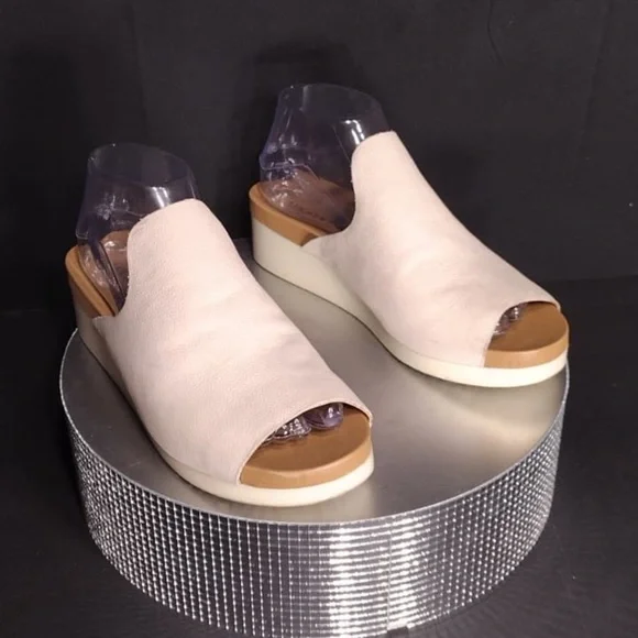 Lucky brand Elegant Cream Women's Slip-On Shoes size 8 pre owned Exellent - Picture 10 of 14